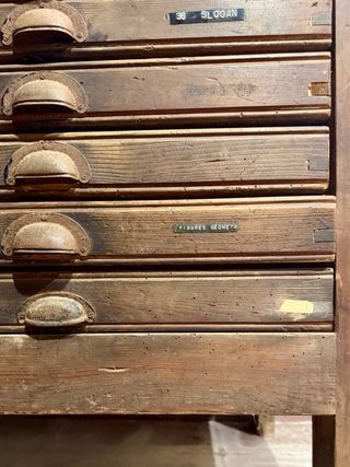 Comodí d’imprenta antic – Tipografia original.