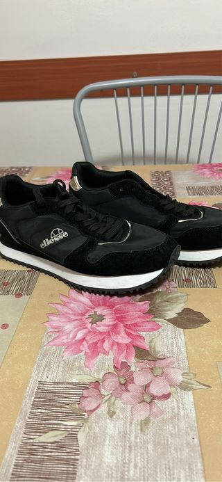 Scarpe da ginnastica Ellesse nere e oro