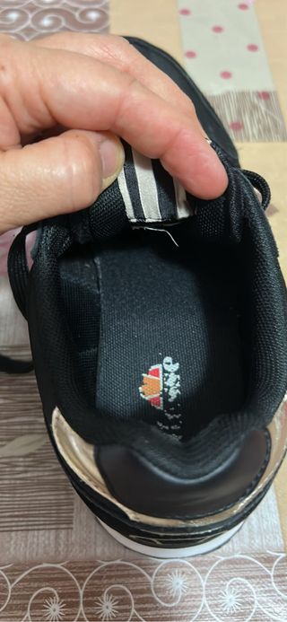 Scarpe da ginnastica Ellesse nere e oro