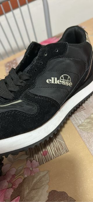 Scarpe da ginnastica Ellesse nere e oro