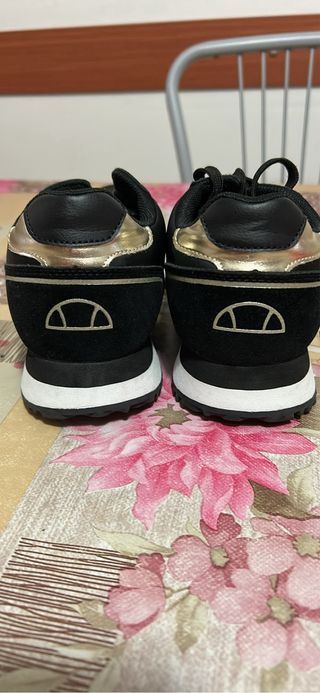 Scarpe da ginnastica Ellesse nere e oro