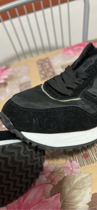 Scarpe da ginnastica Ellesse nere e oro