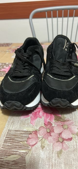 Scarpe da ginnastica Ellesse nere e oro