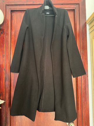 Abrigo largo negro Zara
