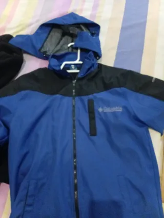 Chaqueta Columbia azul y negra