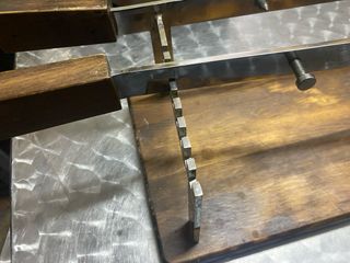 Jamonero de madera y metal