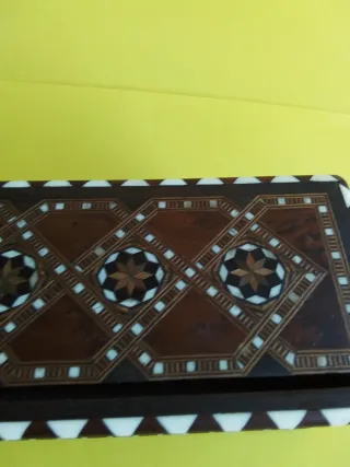 Antica scatola per sigari in legno con intarsi