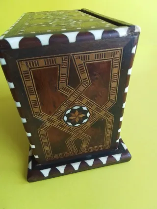 Antica scatola per sigari in legno con intarsi