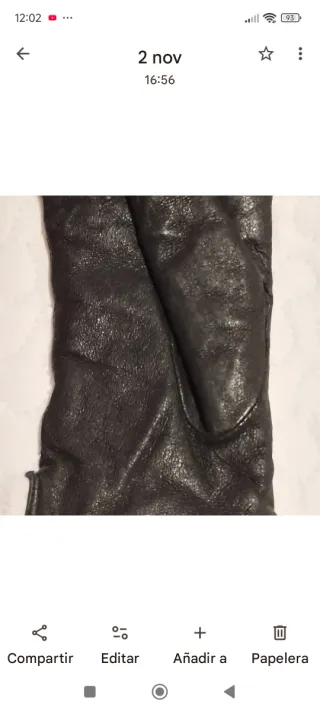 Guantes de piel negra con interior de conejo.