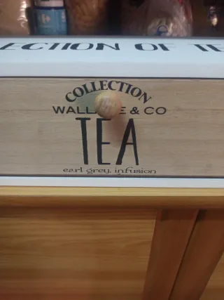 Caja de té de madera y plástico