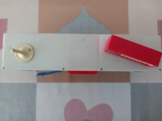 Mueble de juguete antiguo