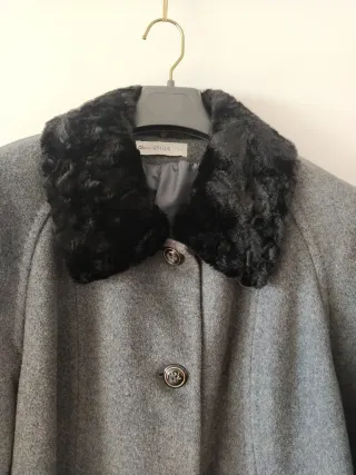 Abrigo señora gris con cuello de pelo