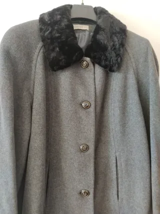 Abrigo señora gris con cuello de pelo