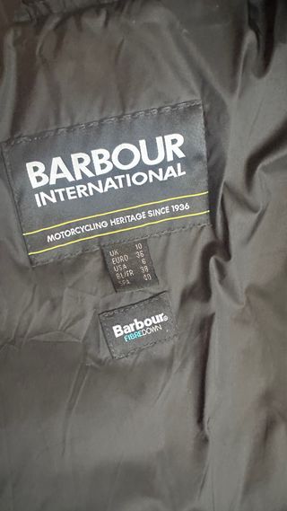 Plumas Barbour Negro