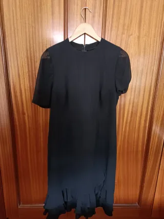 Vestido negro largo con volantes