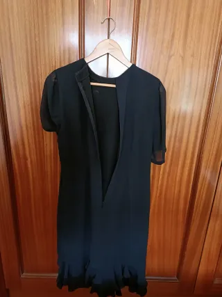 Vestido negro largo con volantes