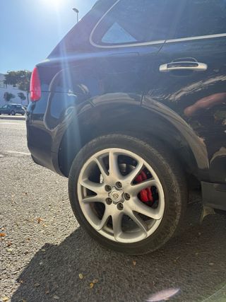 Llantas Cayenne 20” con neumáticos