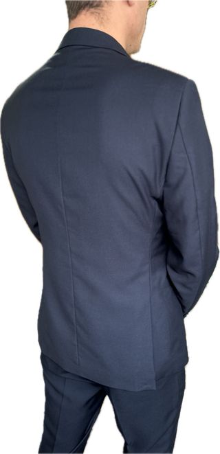 Traje azul para chico joven