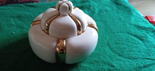 Porcellana decorativa bianca e oro