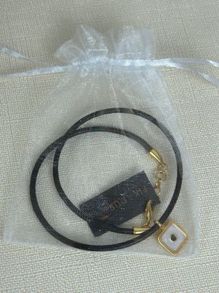 Gargantilla cuero baño oro con colgante