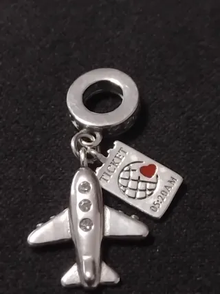 Charm avión y billete de viaje