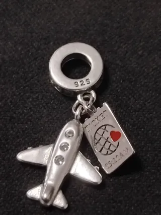 Charm avión y billete de viaje