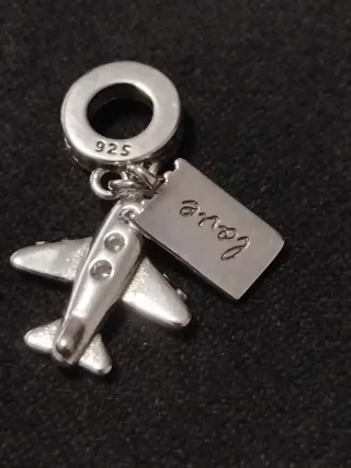 Charm avión y billete de viaje