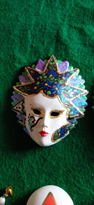 Maschere in ceramica decorative