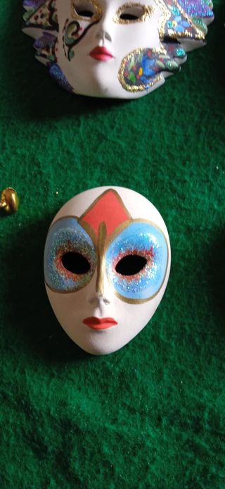 Maschere in ceramica decorative
