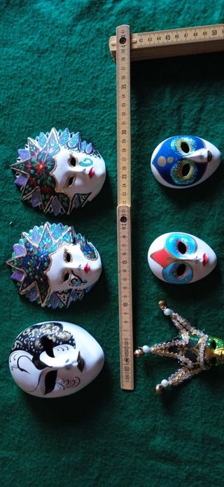 Maschere in ceramica decorative