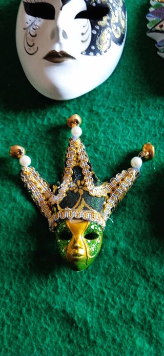 Maschere in ceramica decorative