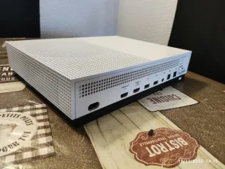 Xbox One S 500GB + Red Dead Redemption 2