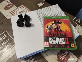 Xbox One S 500GB + Red Dead Redemption 2