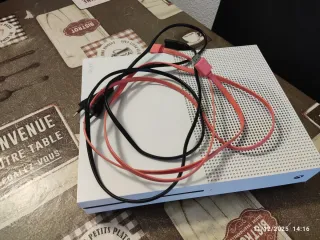 Xbox One S 500GB + Red Dead Redemption 2