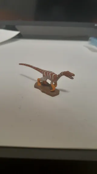 Figura Velociraptor Dinosaur King Sega
