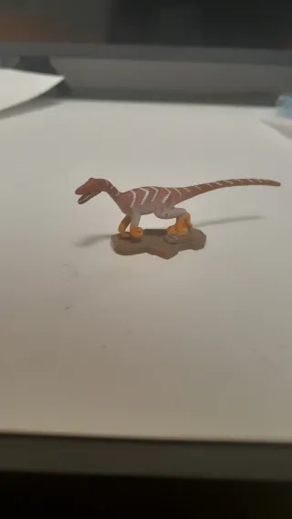 Figura Velociraptor Dinosaur King Sega