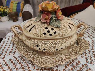 Sopera Decorativa Cerámica Beige y Rojo