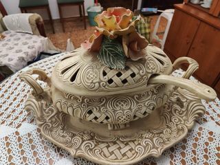 Sopera Decorativa Cerámica Beige y Rojo