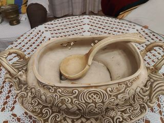 Sopera Decorativa Cerámica Beige y Rojo