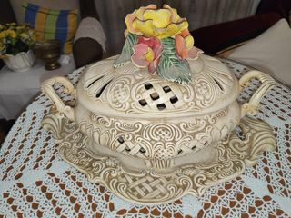 Sopera Decorativa Cerámica Beige y Rojo