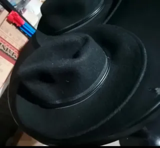Sombrero negro tela Primark. Talla única