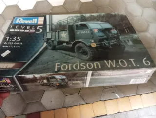 Maqueta Revell Fordson W.O.T. 6 1:35