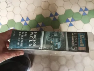 Maqueta Revell Fordson W.O.T. 6 1:35