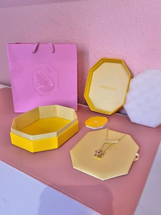 Collar Swarovski Ariana Grande Y Idyllia flor rosa