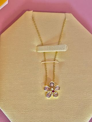 Collar Swarovski Ariana Grande Y Idyllia flor rosa