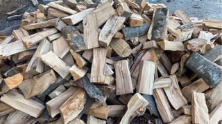 Leña seca para chimenea o barbacoa