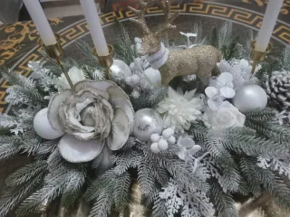 Centro tavola decorativo oro e bianco