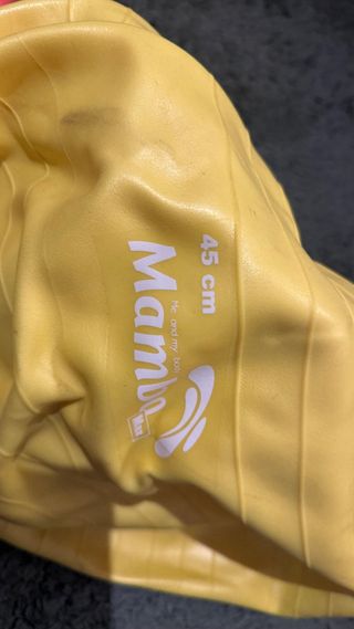 Due palloni Bosu Pilates arancione e giallo