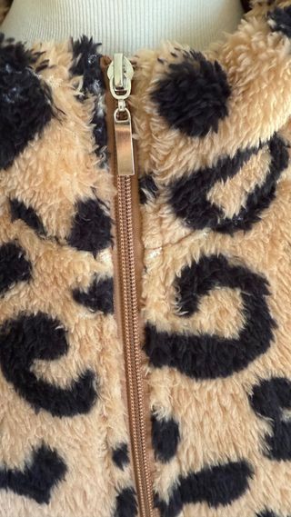 Chaleco pelo leopardo con bolsillos