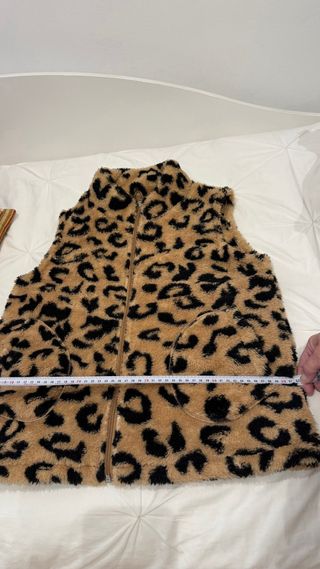 Chaleco pelo leopardo con bolsillos